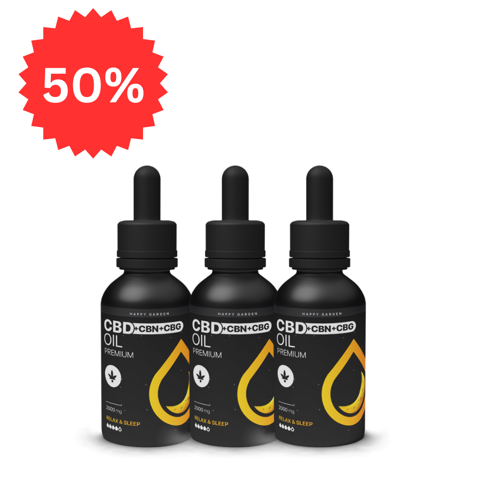 A 3XHappy Garden CBN + CBD + CBG olaj (30ml - 4000 mg) - Prémium alvástámogató nyugtató olaj három fekete cseppentős üvegcséje egymás mellett látható, a CBD Europe 50%-os kedvezményét jelző vastag, piros színű jelvénnyel, egyszínű fehér háttéren.