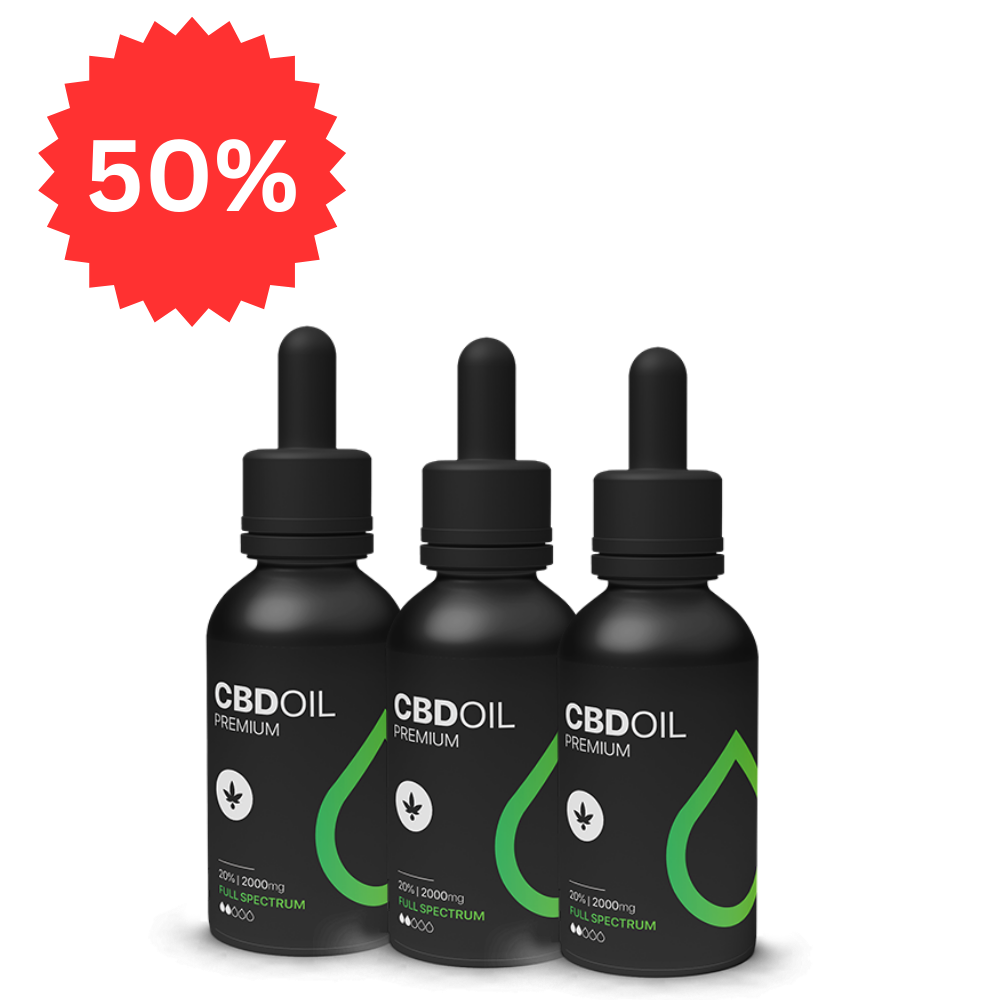 Három fekete üveg 3XHappy Garden CBN + CBD + CBG olaj (30ml-4000mg) Prémium alvástámogató nyugtató olaj zöld ékezetekkel látható. A piros "50%" csillagcsík kiemeli a CBD Europe üzletet egyszínű fehér háttéren.