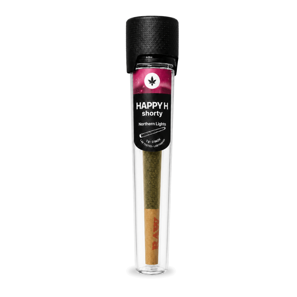 A „Happy H Shorty – OG Kush | CBDX-vel dúsított előre sodort cigaretta, 1 g” feliratú, előre sodort kannabiszcigaretta egy átlátszó műanyag csőben található, fekete kupakkal. A címke rózsaszín és fekete, rajta egy kis kannabiszlevél-szimbólummal.