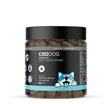Egy tégely CBDDog Premium Tasty Meat Chewies kutyáknak, fekete fedéllel, kék, fekete és fehér címkével, amelyen egy rajzolt kutya és a termék részletei láthatók. A tégely barna színű rágócsemegékkel van töltve.