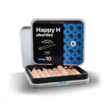 A kék pillangóval díszített, "Happy H Shorties - Blueberry Haze | CBDX Enriched Pre-Rolls - 10db" feliratú dobozban tíz szépen elrendezett sativa pre-roll található.