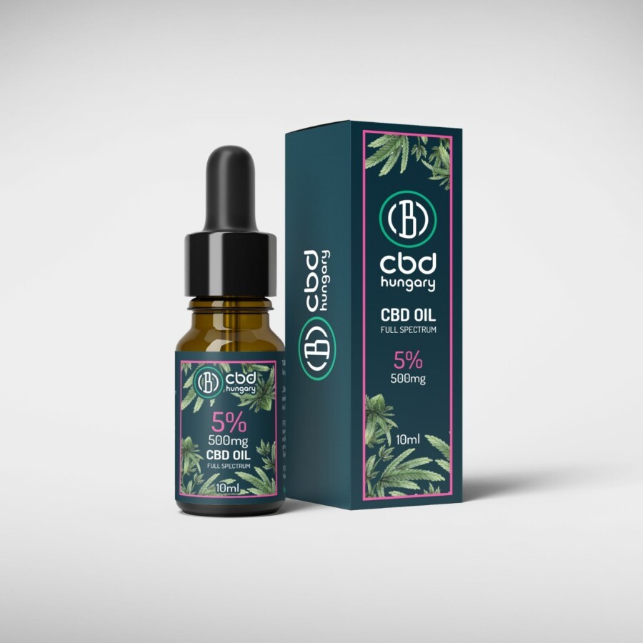 A 10ml-es borostyánszínű cseppentős üveg CBD Europe 5% Teljes spektrumú CBD Olaj (500mg), kender olajjal társítva feliratú, zöld és kék kannabisz témájú doboza mellett áll - tökéletes a CBD olaj rendeléshez.