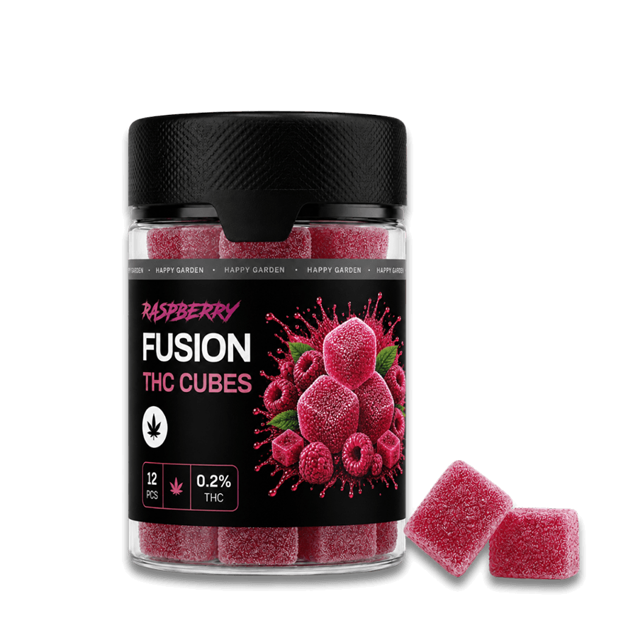 A „Happy H Gummies Raspberry (Málna) – 10 mg/db Strong Edition, 12 db” feliratú üvegben cukrozott málnakockák és friss málna látható, az üveg mellett pedig két gumicukorka. A címke 12 darabot és erős hatást jelöl.